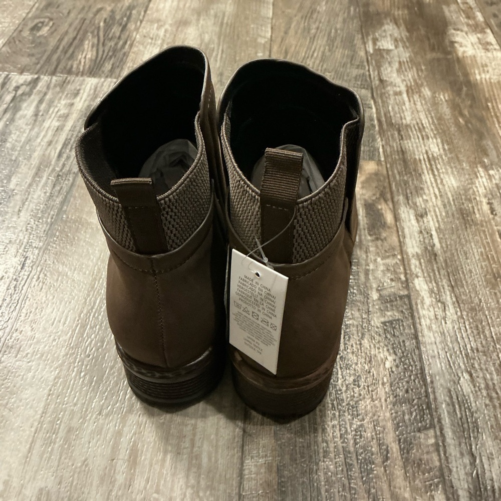Elegant Brown Ankle Booties Size 8 - Picture 11 of 16